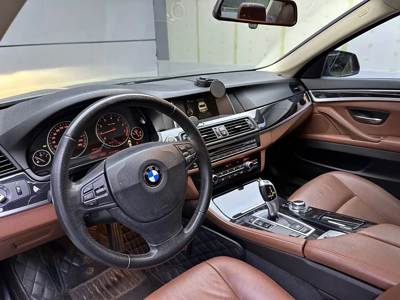 BMW 5 Series (Import) 2015 520i Elegance фото 10