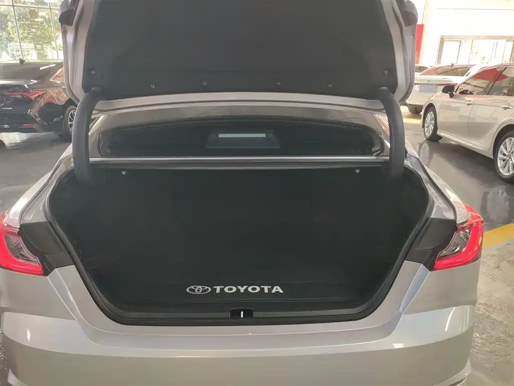 Toyota Camry 2024 Hybrid 2.0HGVP Luxury Edition фото 19
