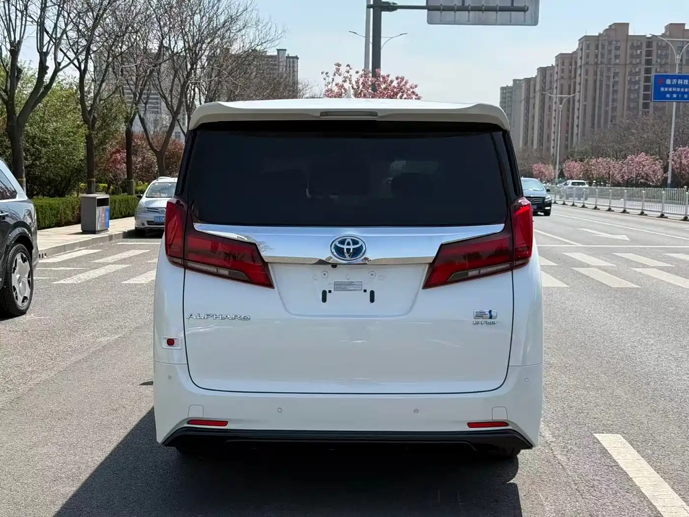 Toyota Alphard 2021 Hybrid 2.5L Luxury фото 10