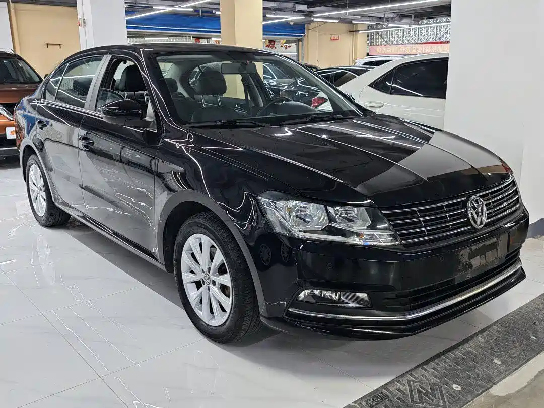 Volkswagen Lavida 2015 1.6L Automatic Comfort Edition фото 3