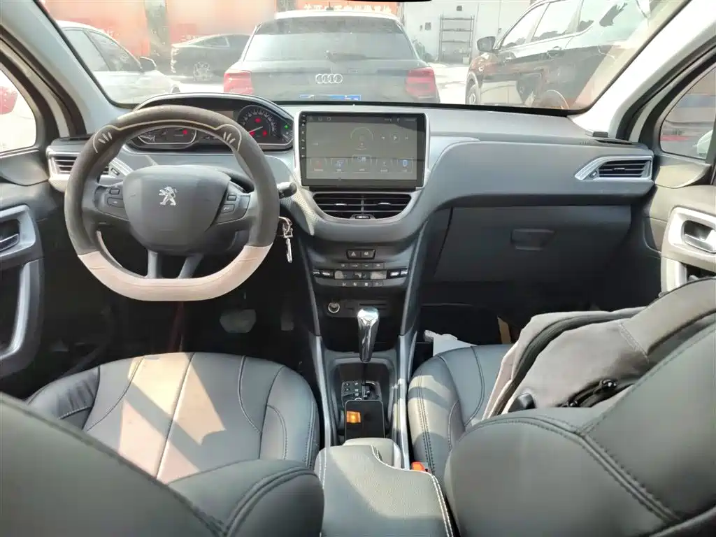 Peugeot 2008 2014 1.6L Automatic Fashion Edition фото 6