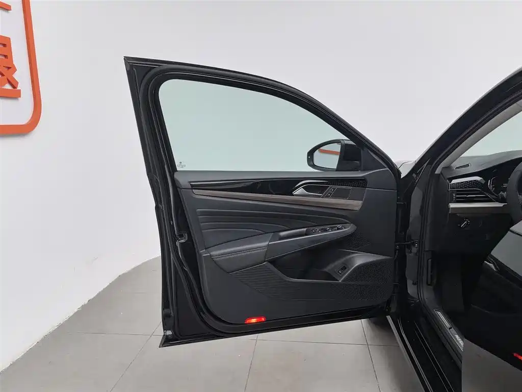Volkswagen Passat 2021 Model 330TSI Luxury Edition фото 8