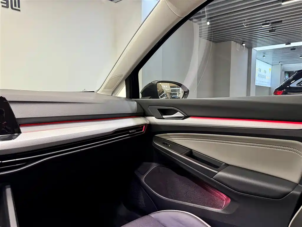 Volkswagen Golf 2023 Facelift 280TSI DSG Pro фото 27