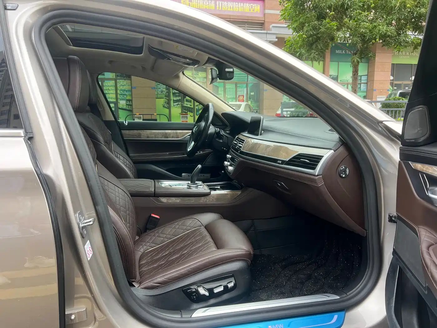 BMW 7 Series 2021 Model 740Li Leading Luxury Package фото 12