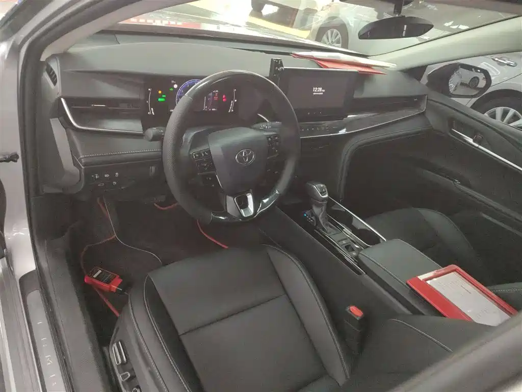 Toyota Camry 2024 Hybrid 2.0HGVP Luxury Edition фото 10