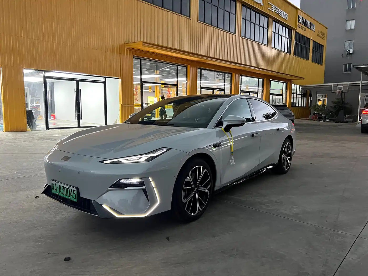 Geely Galaxy Galaxy E8 2025 700km Long Voyage Smart Drive Edition фото 3