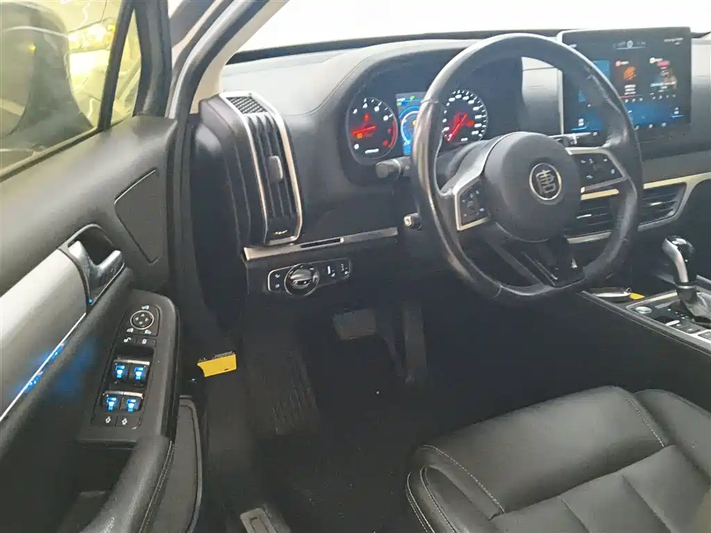 BYD Tang 2018 2.0T Automatic Smart Connection Delight Edition 7-Seater China V фото 16