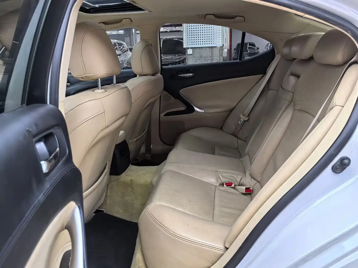 Фото 8 - Lexus IS