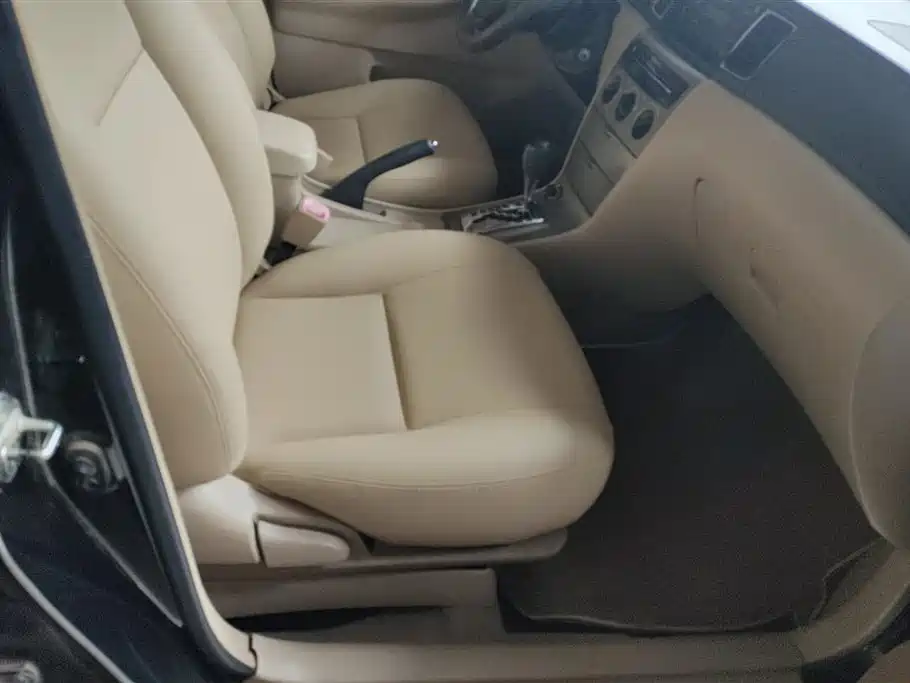 Toyota Corolla 2013 1.6L Automatic Luxury фото 8