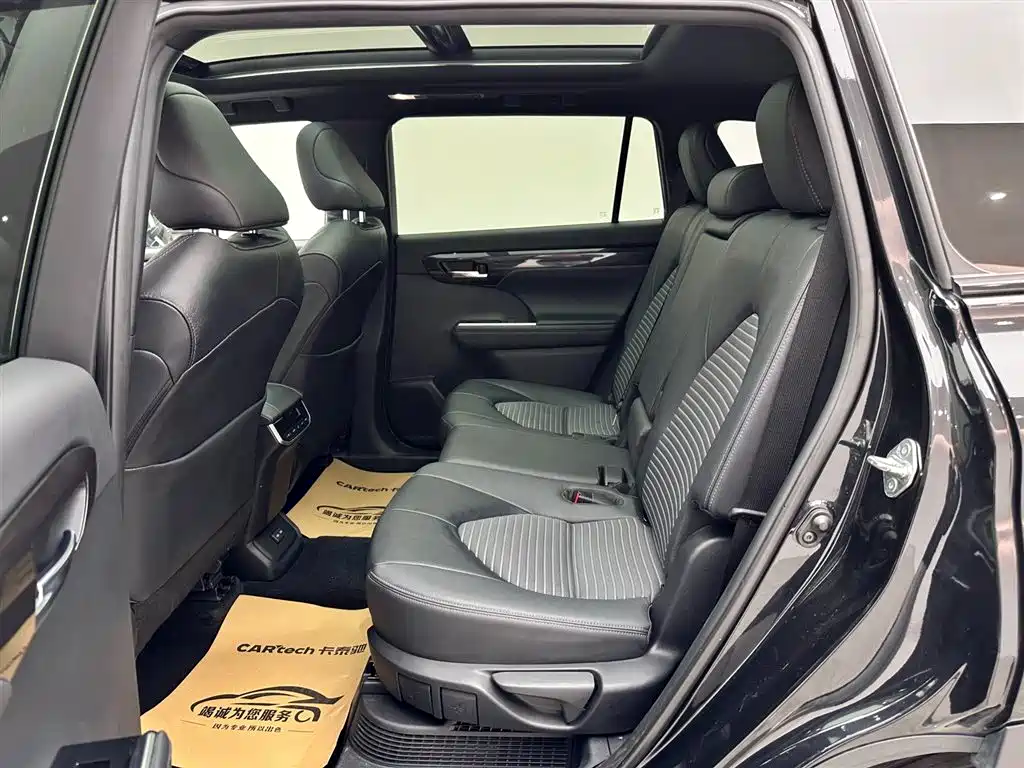 Toyota Crown Kluger 2021 2.5L HEV 4WD Premium фото 9