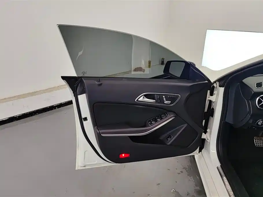 Mercedes-Benz CLA (Import) 2016 Facelift CLA 220 4MATIC фото 7