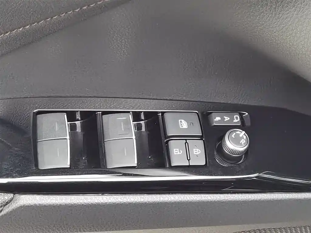 Toyota Camry 2023 2.0G Luxury Edition фото 9