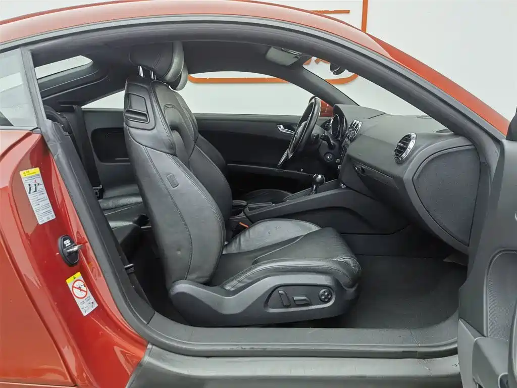 Audi TT 2011 TT Coupe 2.0TFSI фото 23