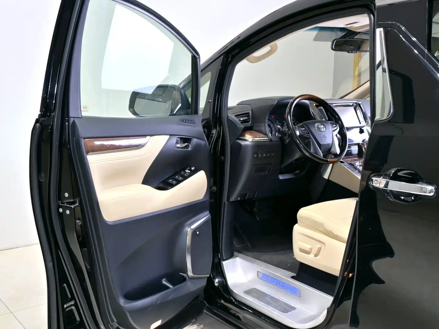 Toyota Alphard 2015 3.5L Premium Edition фото 16