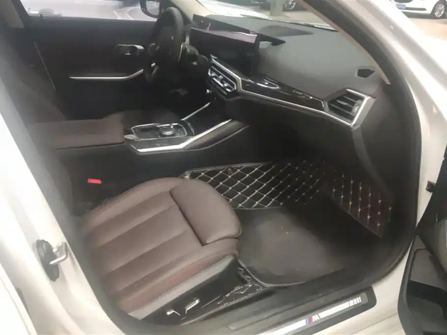 BMW 3 Series 2024 325Li M Sport Package фото 8