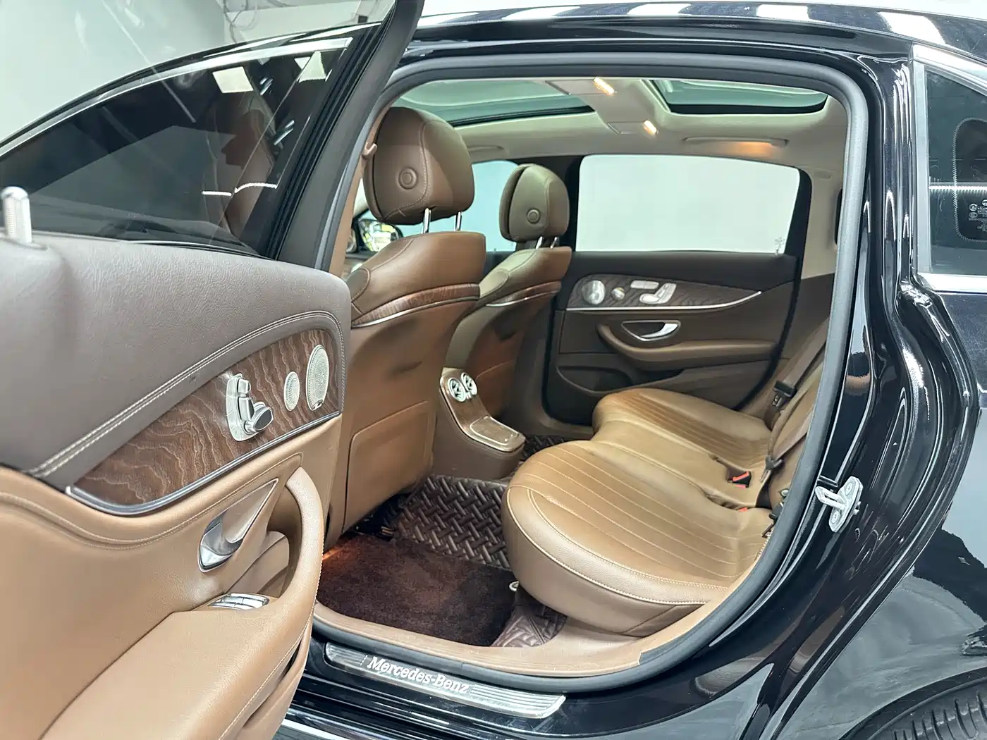 Mercedes-Benz E-Class 2023 E 300 L Luxury фото 16