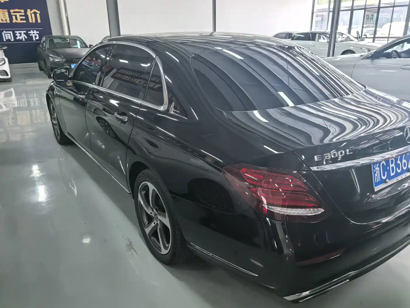Фото 8 - Mercedes-Benz E-Class