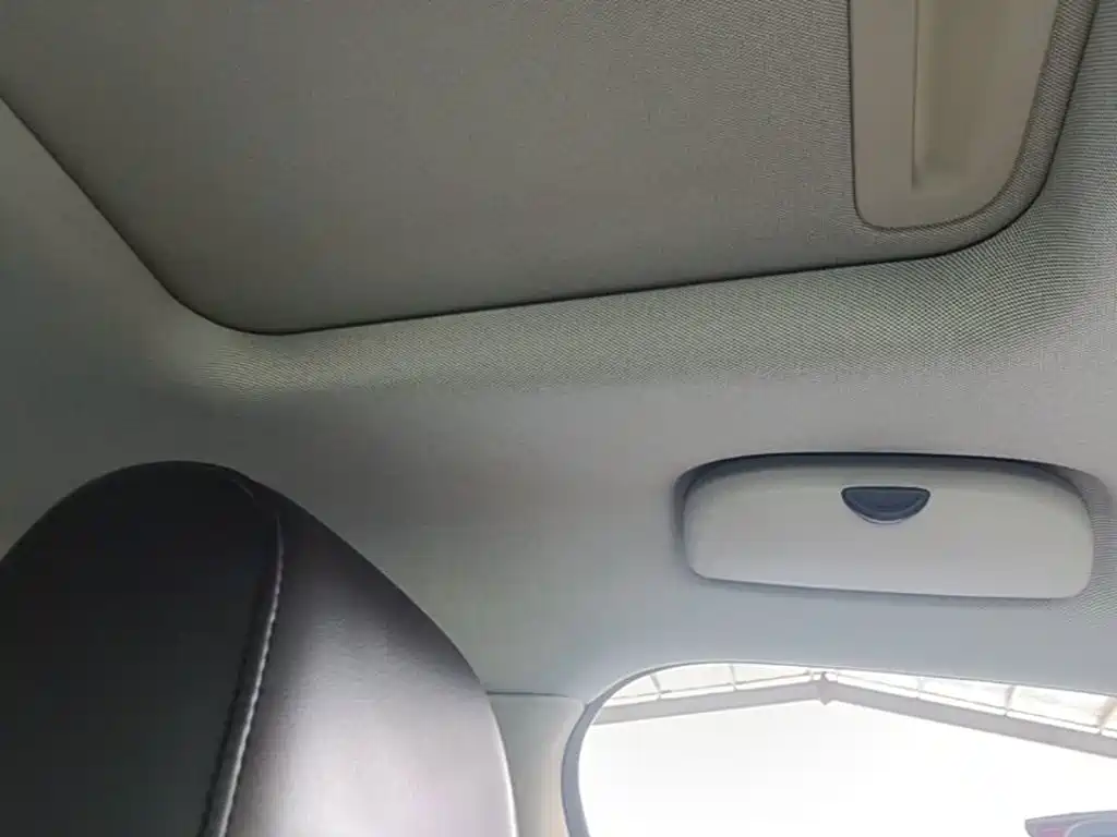 Photo 18 - Buick Verano