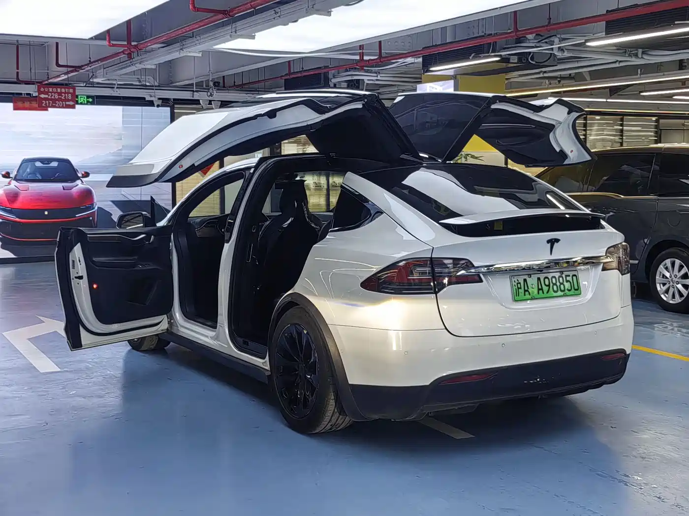 TESLA MODEL X