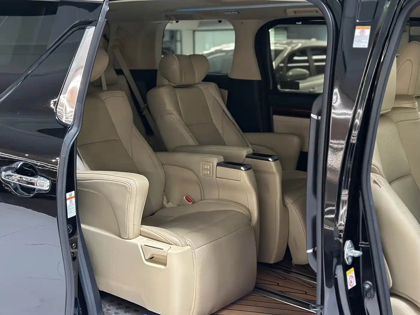Toyota Alphard 2015 3.5L Luxury Edition фото 14