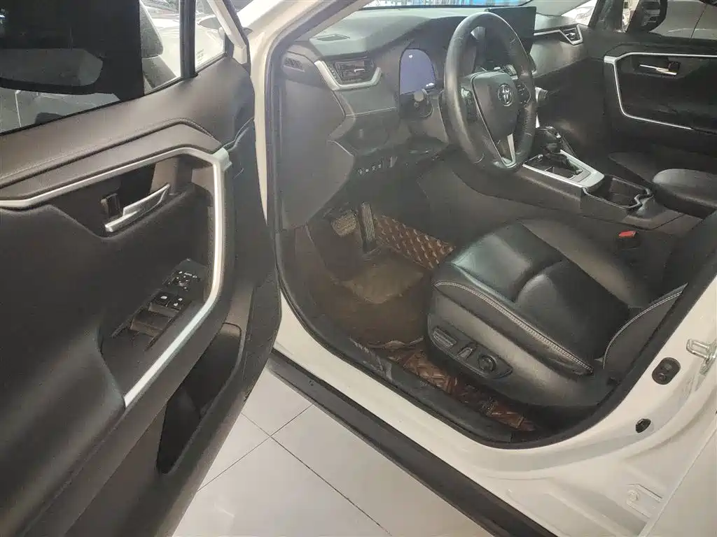 Toyota RAV4 Rongfang 2023 2.0L CVT FWD Style Plus Edition фото 16