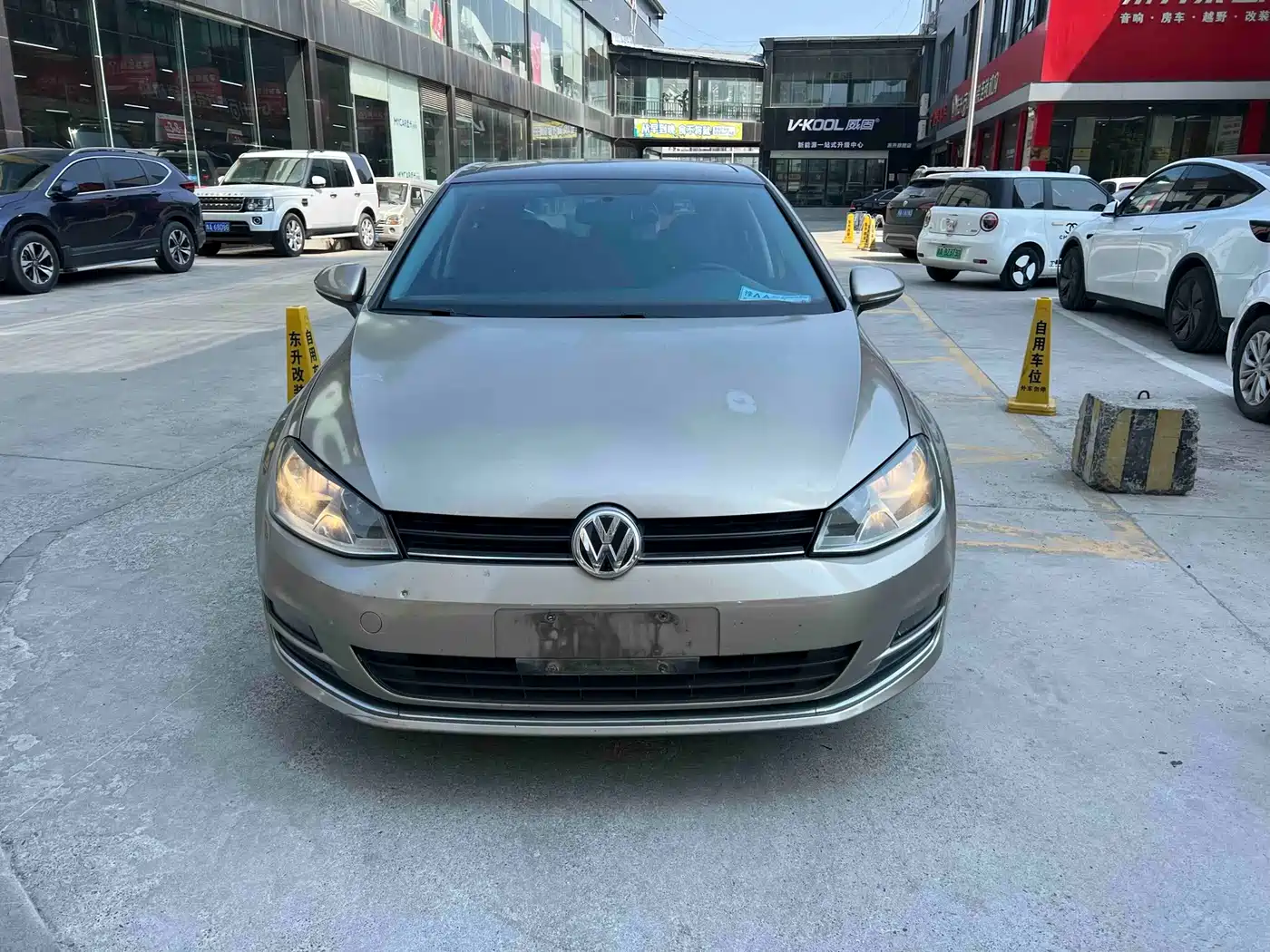 Photo 2 - Volkswagen Golf