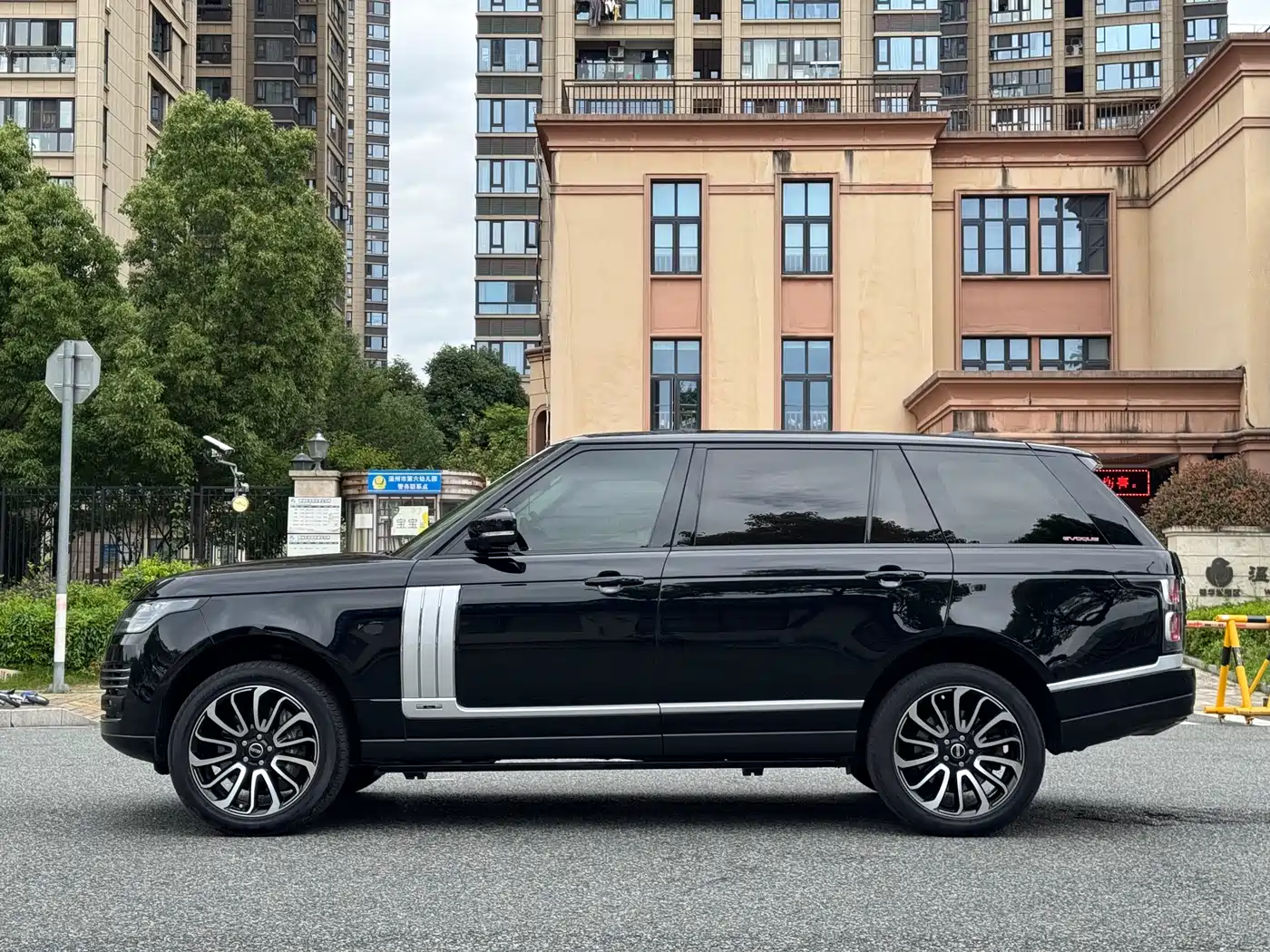Land Rover Range Rover 2018 3.0 SC V6 Vogue Heritage Extended Edition фото 16