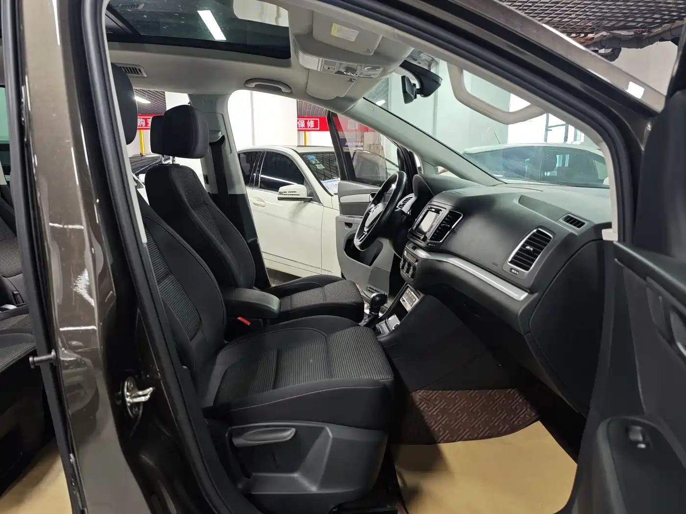 Volkswagen Sharan 2018 380TSI Comfort 7-Seater фото 9
