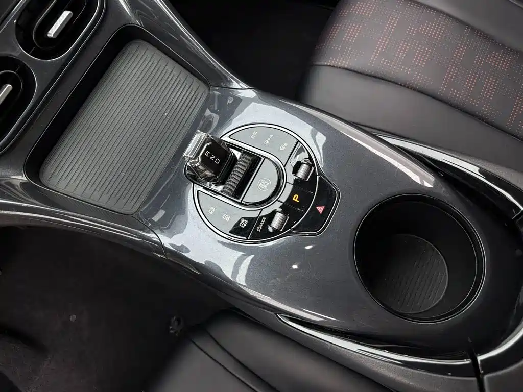BYD E2