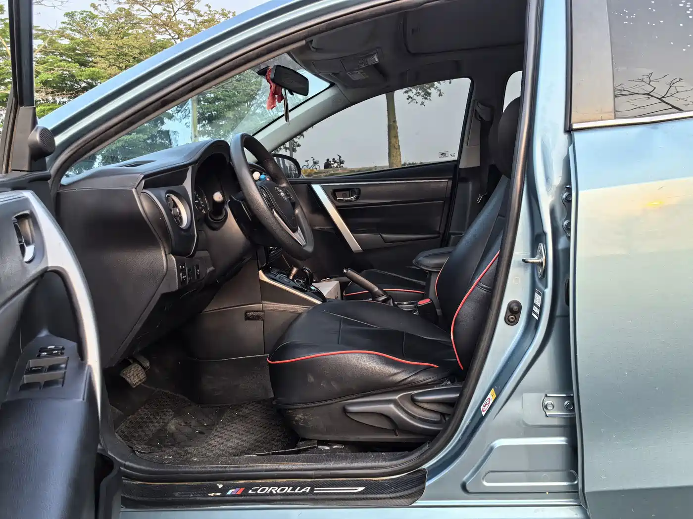 Toyota Corolla 2017 Facelift Hybrid 1.8L E-CVT Leading Edition фото 8
