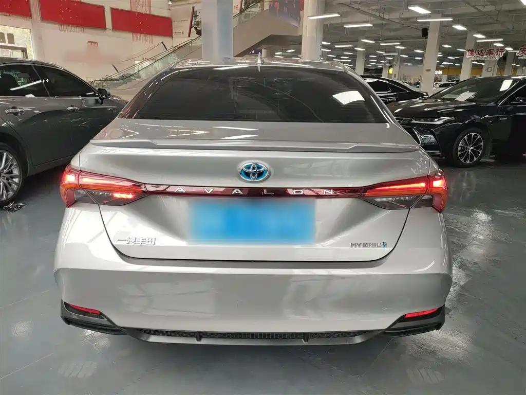 Toyota Avalon 2022 Hybrid 2.5L Luxury Edition фото 6