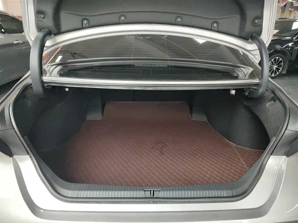 Toyota Avalon 2022 Hybrid 2.5L Luxury Edition фото 19