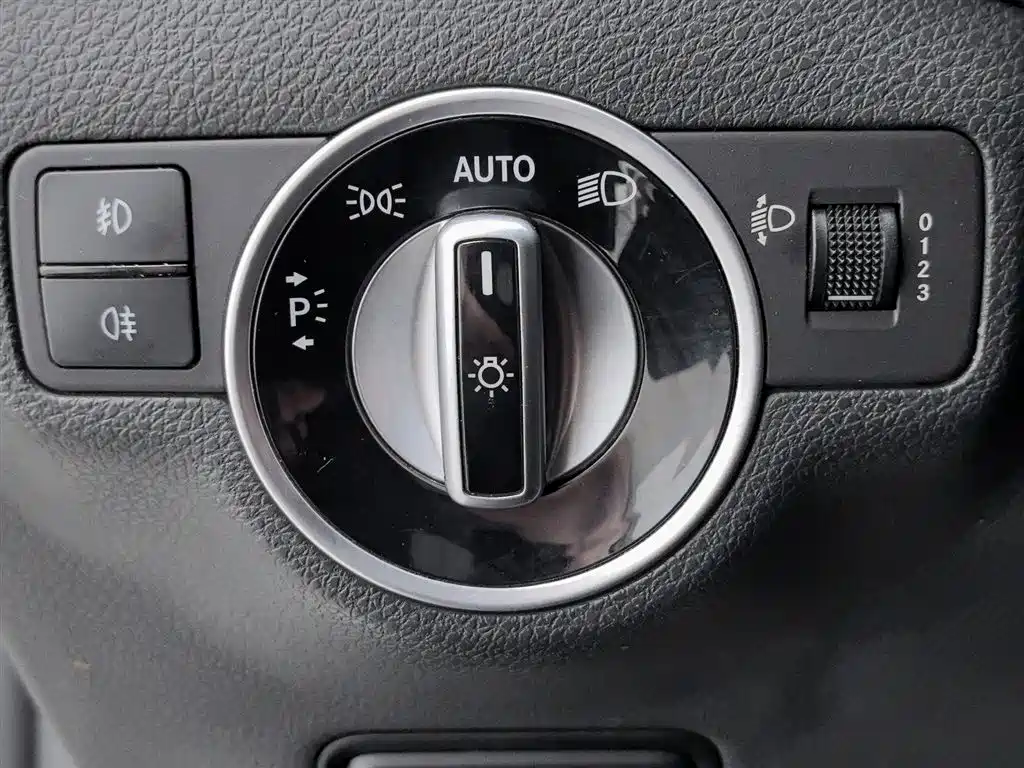 Mercedes-Benz GLA 2016 GLA 200 Dynamic фото 21