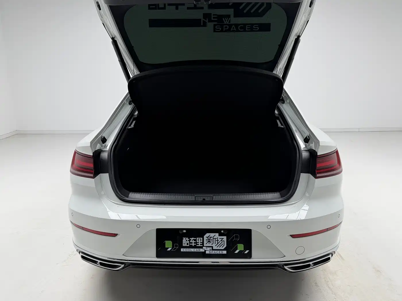 Volkswagen FAW-Volkswagen CC 2021 380TSI Eye-catching Edition 30th Anniversary фото 10