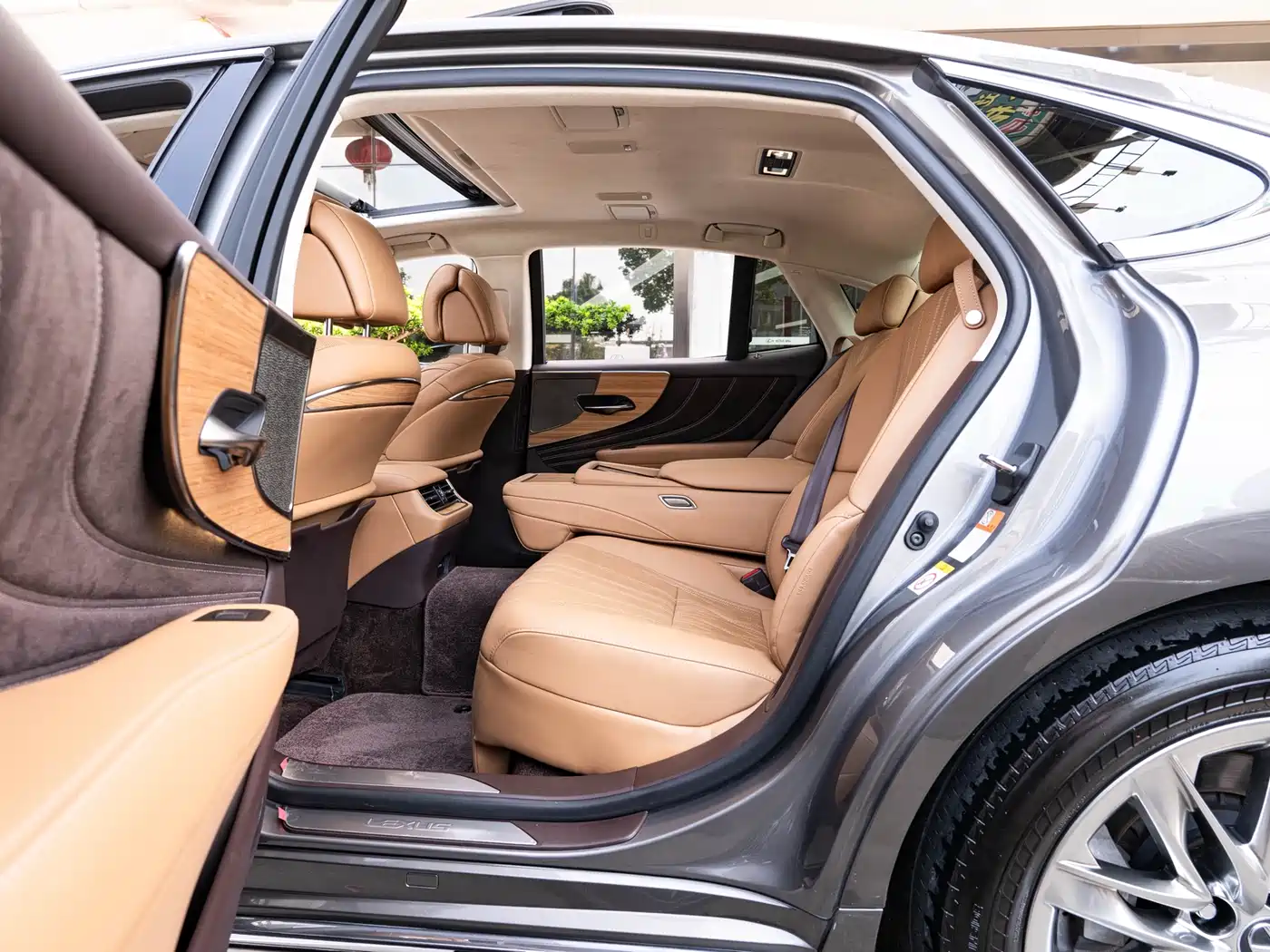 Lexus LS 2018 500h Luxury Edition China V фото 9
