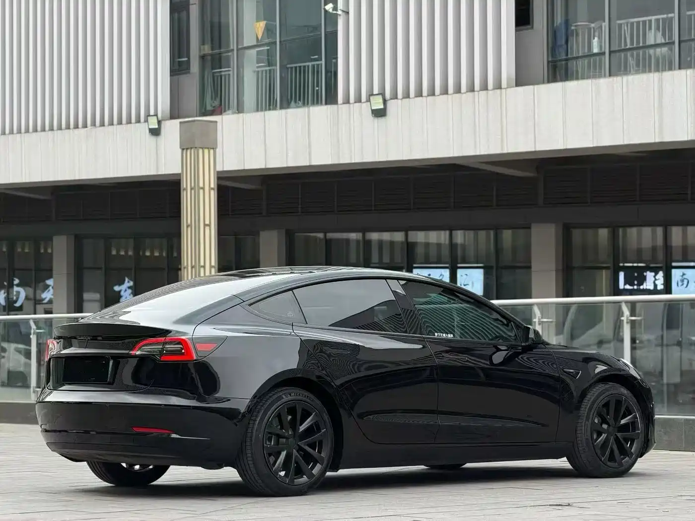 Фото 8 - Tesla Model 3