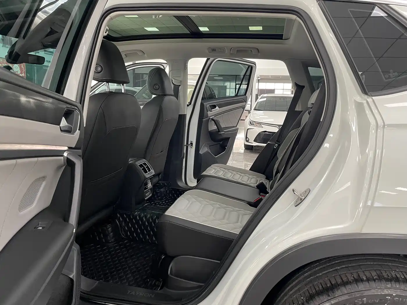 Volkswagen Tayron 2023 280TSI 2WD Luxury Plus Advanced Edition фото 6