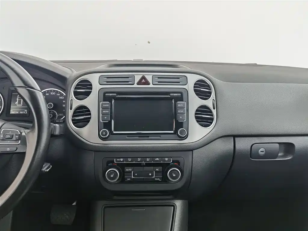 Volkswagen Tiguan 2012 1.8TSI Automatic 4WD Elite Edition фото 12