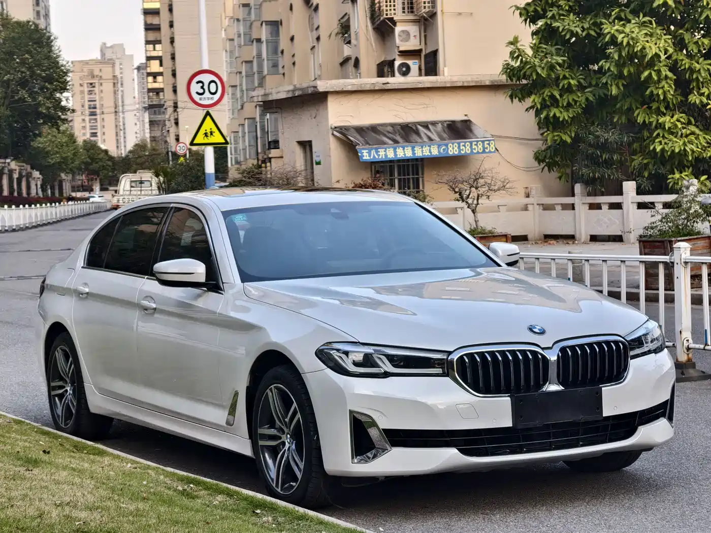 BMW 5 Series 2022 530Li Leading Luxury Package фото 3
