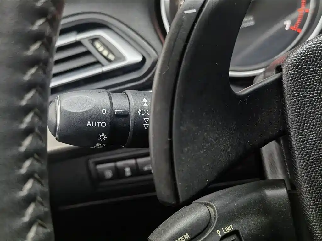 Peugeot 408 2014 1.6T Automatic Supreme Edition фото 21