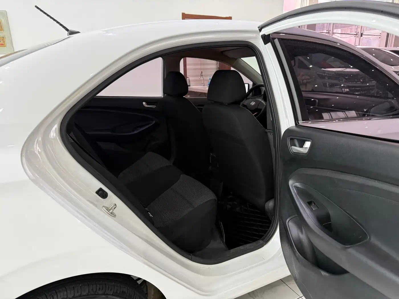 Hyundai Verna 2017 1.4L Manual Color Edition (China V) фото 9