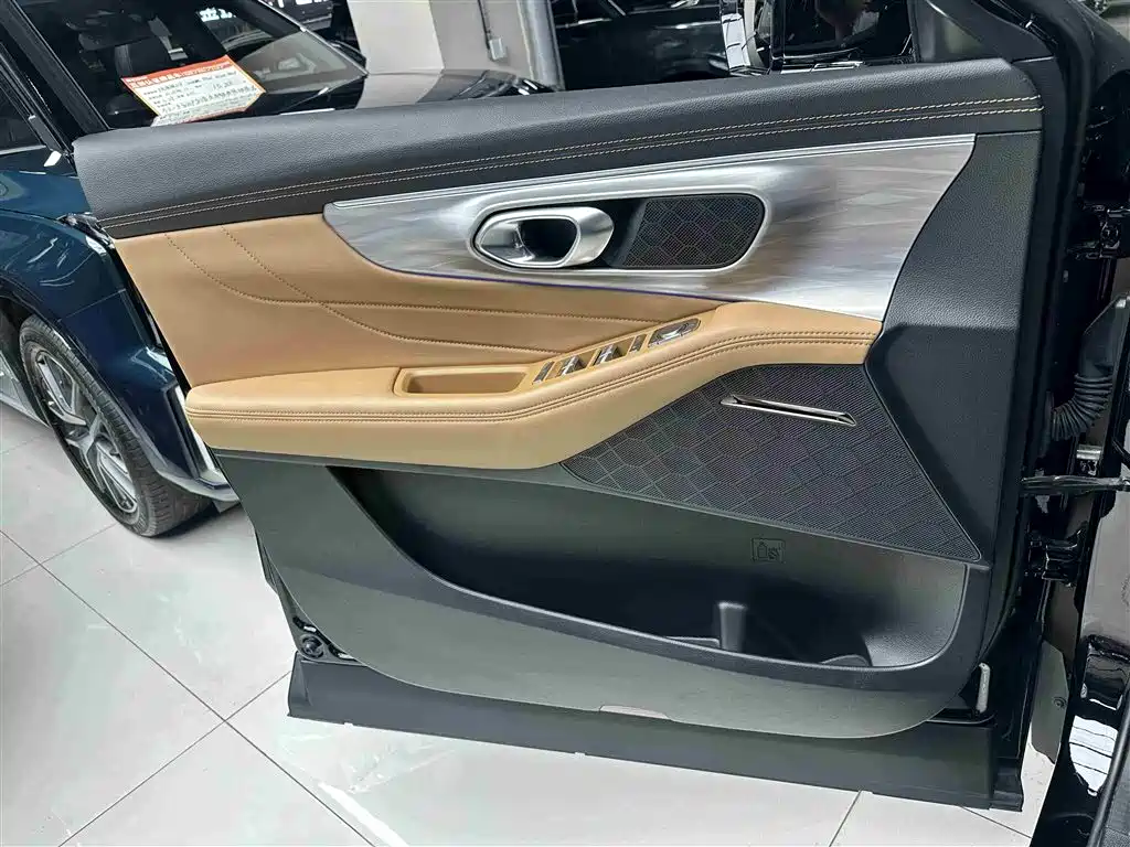 GAC Trumpchi Trumpchi GS8 2025 Pilot Series 2.0TGDI 2WD Luxury Edition 5-seater фото 18