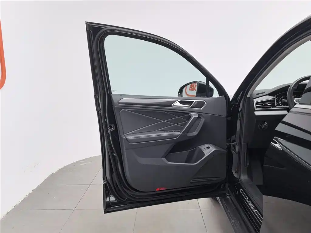 Volkswagen Tiguan L 2024 300TSI Auto 2WD Smart Edition фото 8
