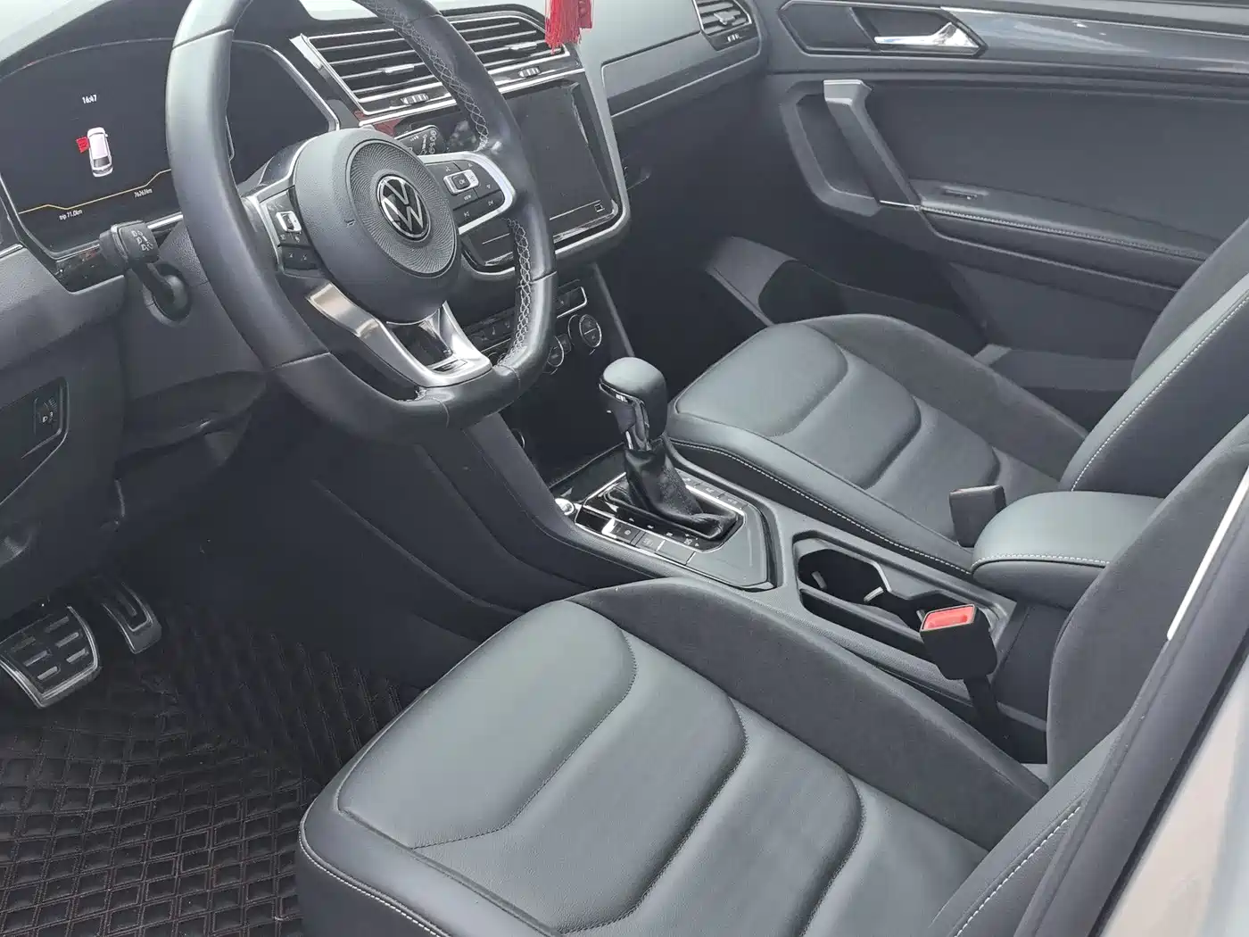 Volkswagen Tiguan L 2021 330TSI Automatic 2WD R-Line Premium фото 6
