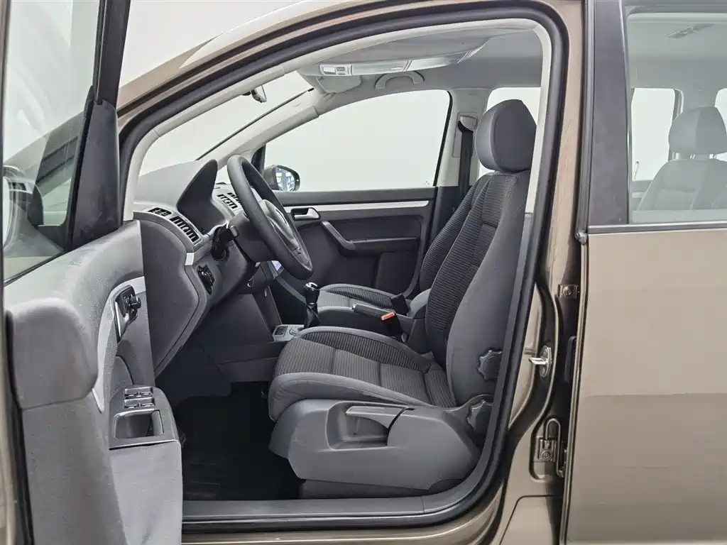 Volkswagen Touran 2013 1.4T Manual Trend 5-seater фото 10