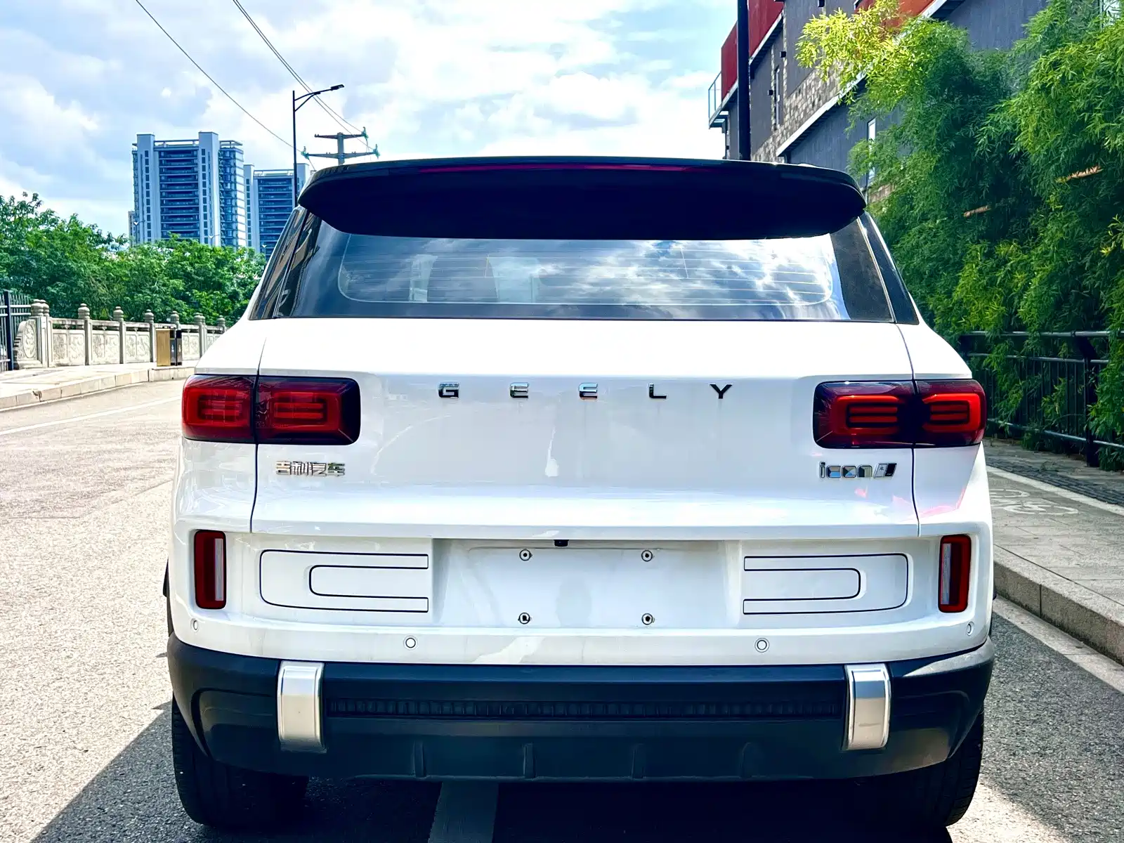 Фото 7 - Geely ICON