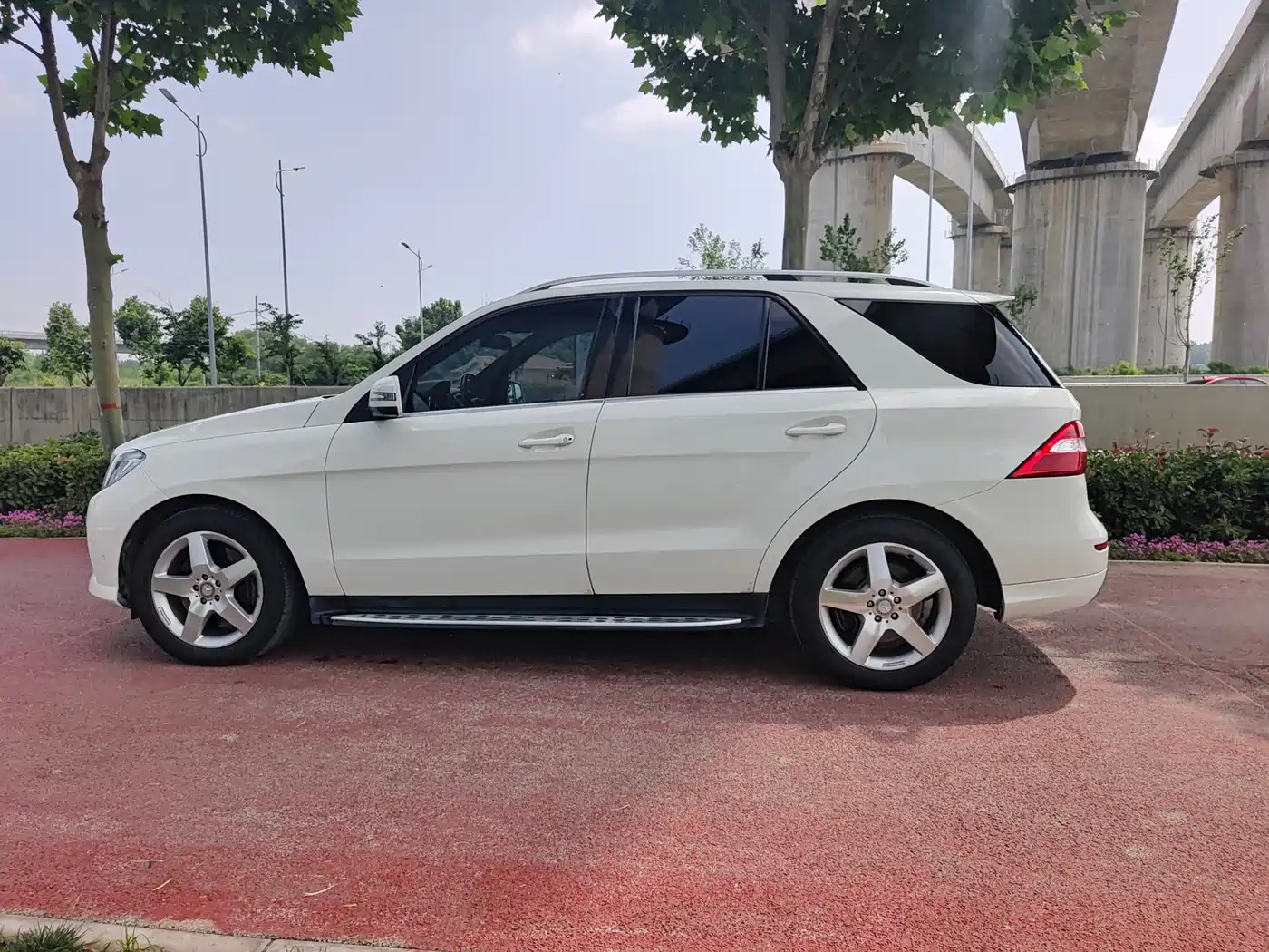 Mercedes-Benz M-Class 2012 Model ML 350 Luxury фото 4
