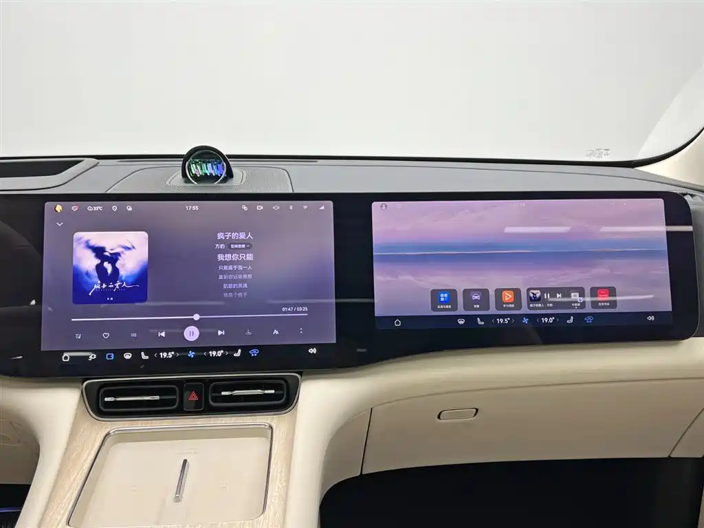AITO Wenjie AITO M8 2025 Model Extended Range Max+ Edition 53.4kWh 6-Seater фото 24