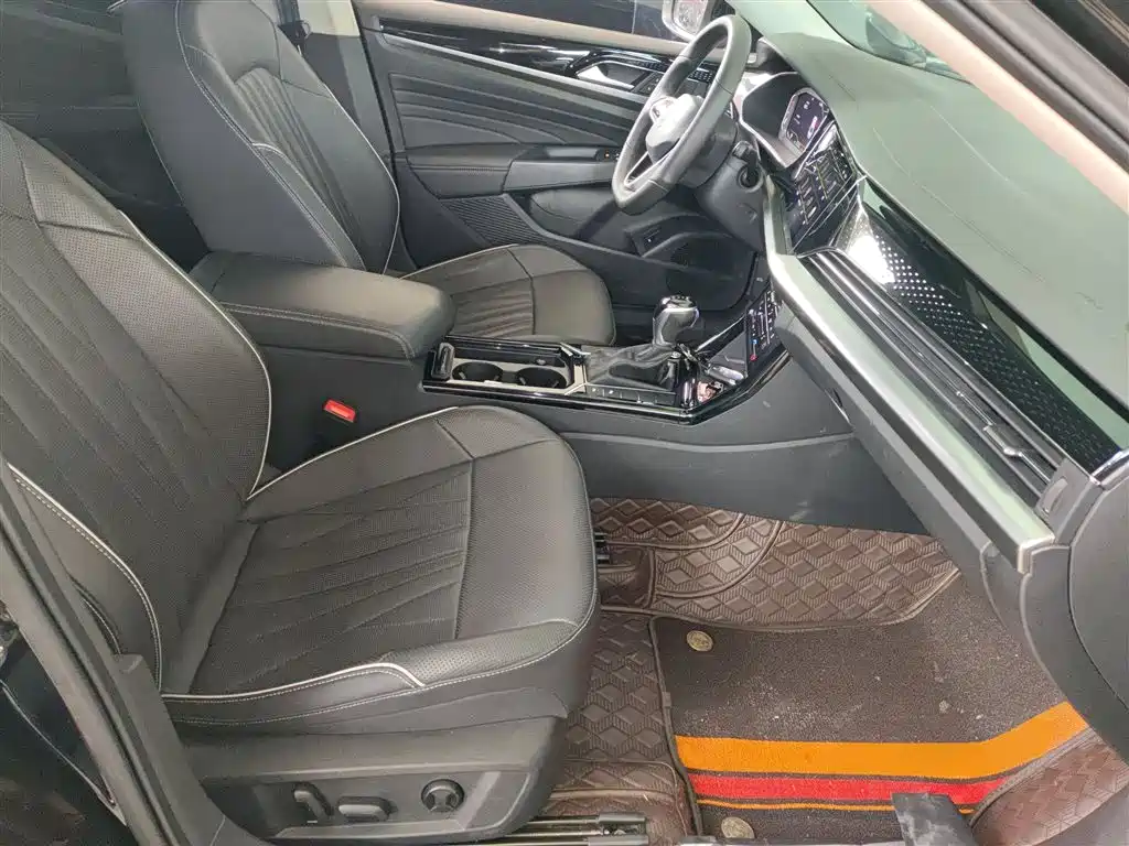Volkswagen Passat 2022 330TSI Luxury Edition фото 25