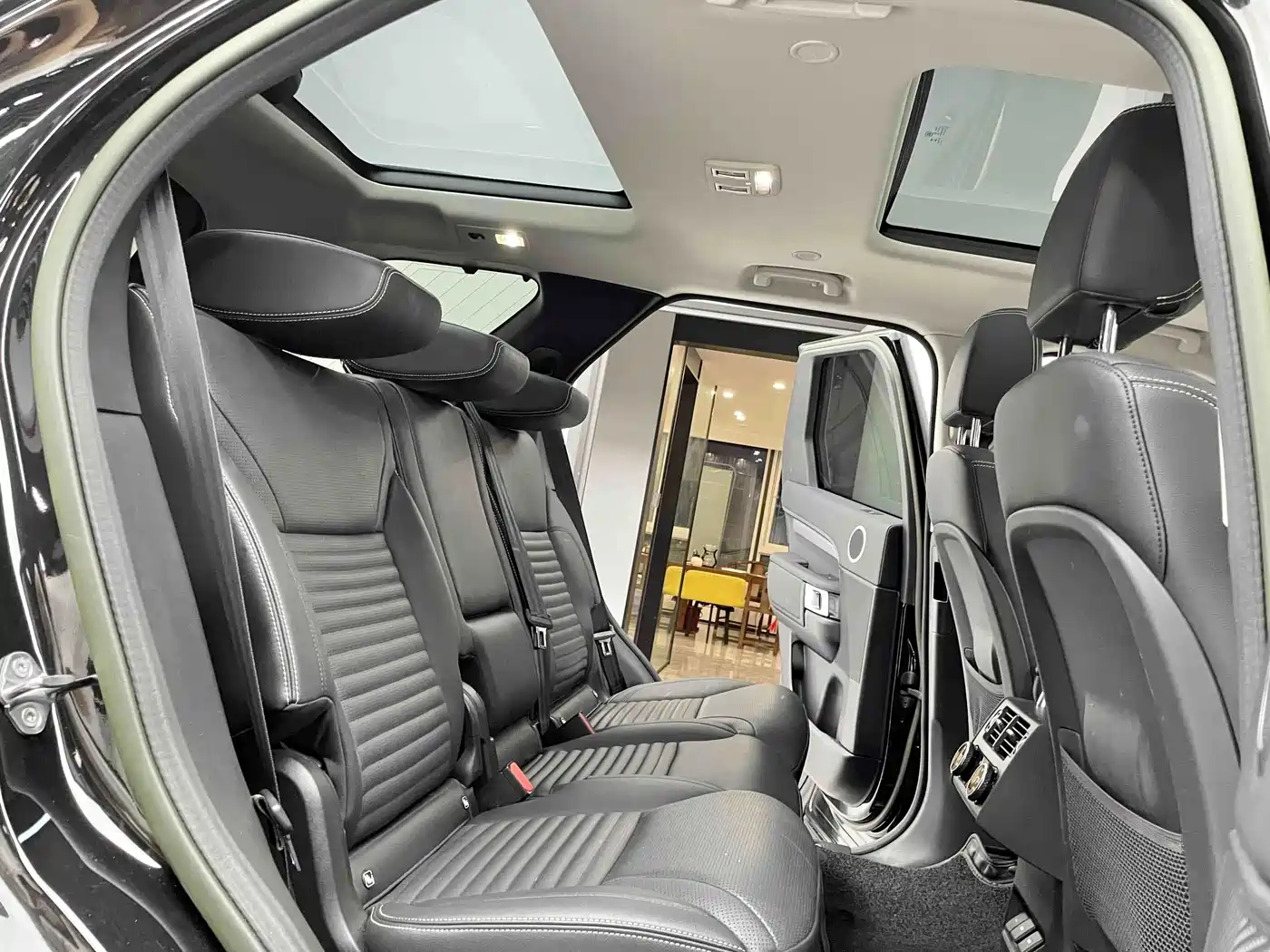 Land Rover Discovery 2023 2023 360PS R-Dynamic S